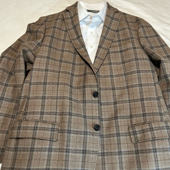 Tan blazer. Size XL. I wear a 44R and it fits well. - Picture 5 of 5